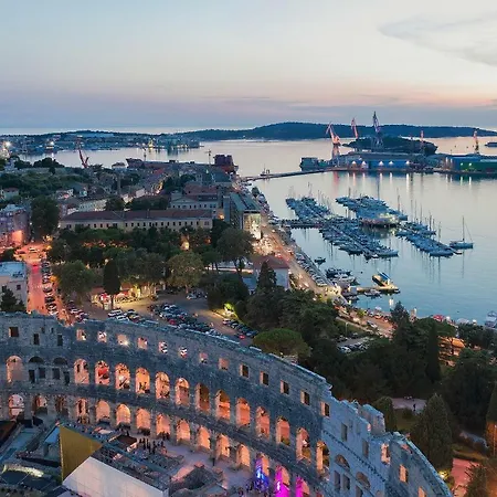 Place To Be - Center Apartmán Pula