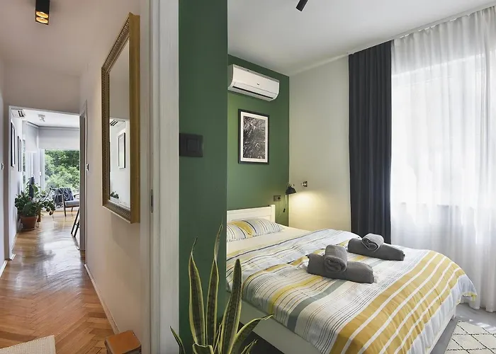 Place To Be - In The Centre With Private Parking Appartement