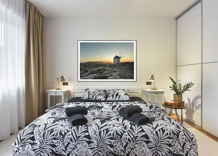 Appartement Place To Be - In The Centre With Private Parking