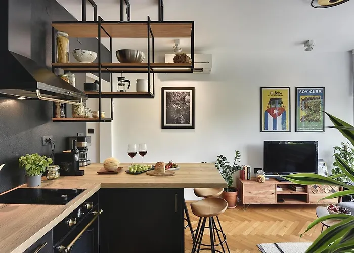 Place To Be - In The Centre With Private Parking Appartement Pula