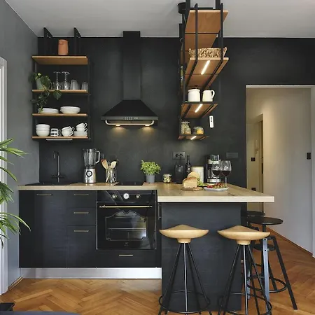 Place To Be - Center Apartment *